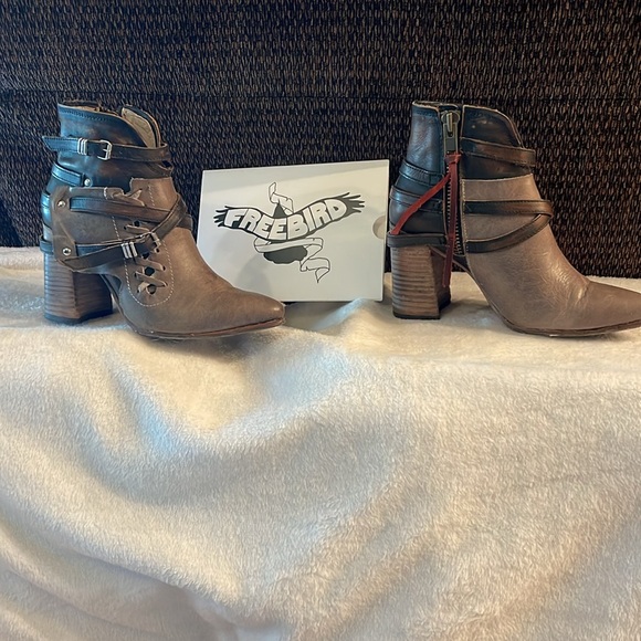 Freebird Jerome Stone, size 9, EUC (runs narrow/small) - Picture 2 of 6